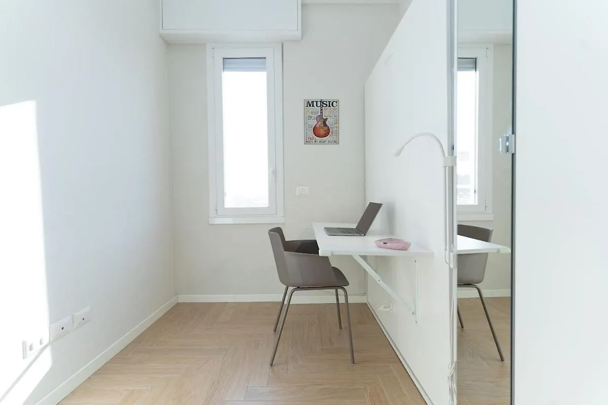 Bright Apartment In Front Of Navigli With Ac Wifi Milan